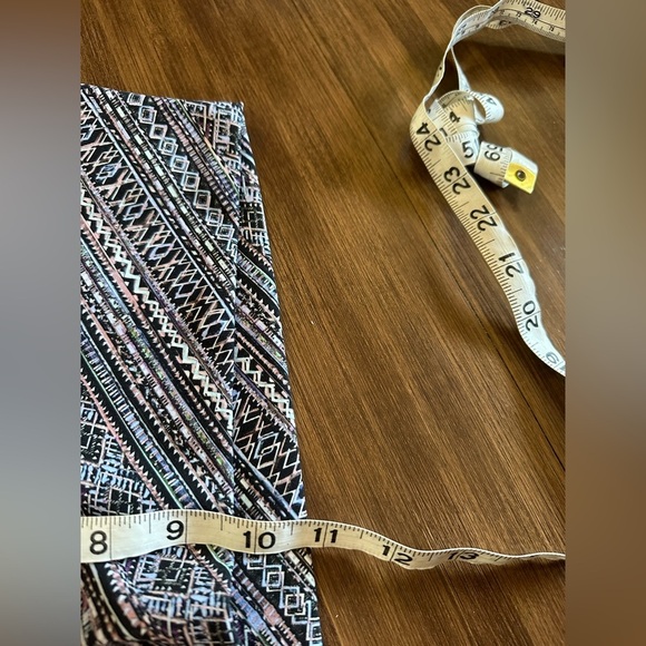 Lululemon Wunder Under High-Rise Tight Engineered Full-On Luxtreme 28"
W5BOKS
10 - Picture 8 of 9